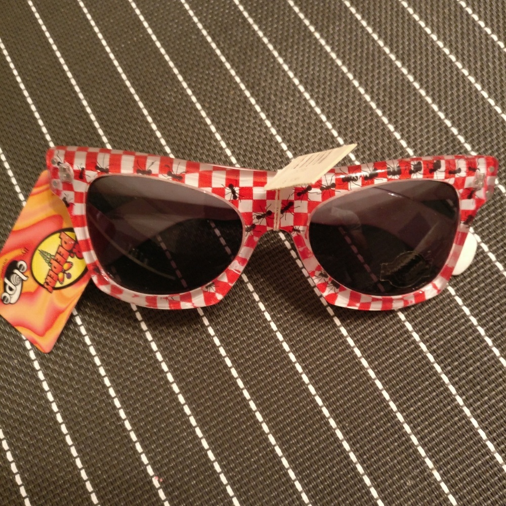 Elope Dr. Peepers red checker sunglasses